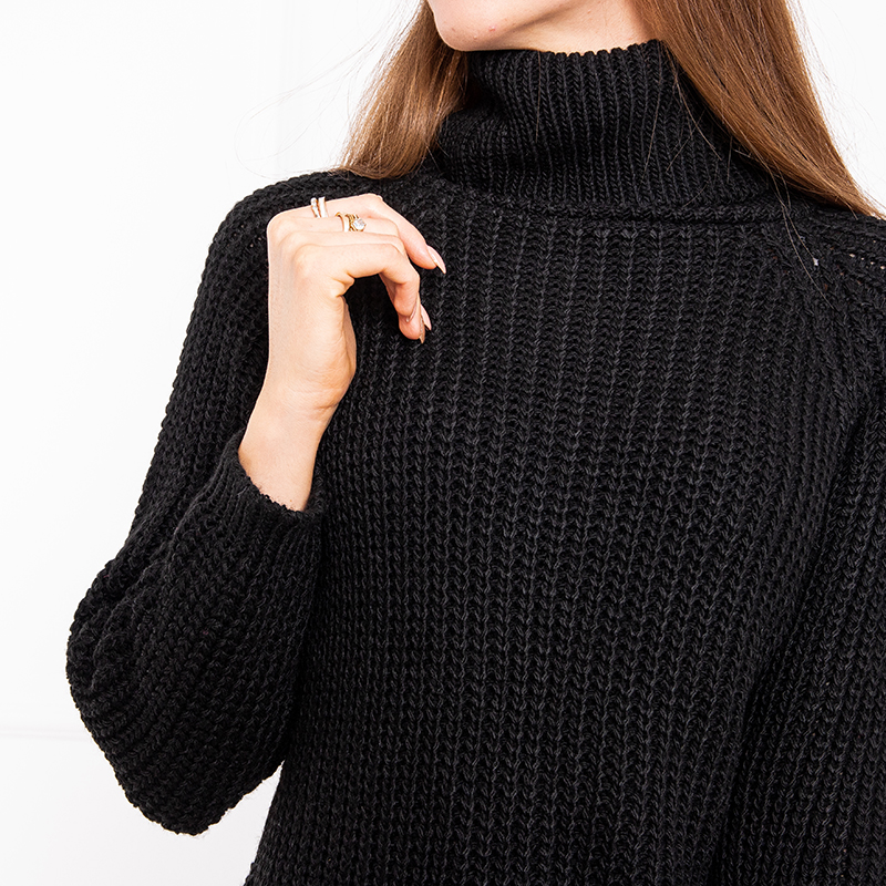 Czarny damski sweter z golfem - Odzież - Czarny | Royalfashion.pl - sklep z butami