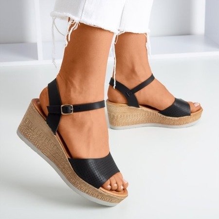 Czarne ażurowe sandały na koturnie Amandina - Obuwie