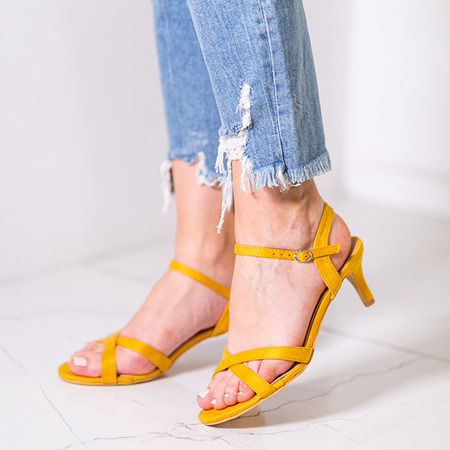 Żółte sandały na niskiej szpilce Severina - Obuwie
