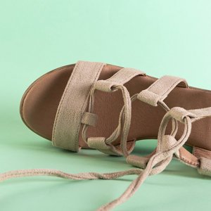 Beżowe damskie wiązane sandały na słupku Tili - Obuwie