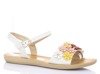 Białe sandały z ozdobnymi kwiatkami Kathryn- Obuwie