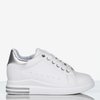 Białe sneakersy na krytym koturnie ze srebrną wstawką Sliomena - Obuwie