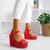 Czerwone sandały na koturnie Demetera - Obuwie