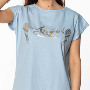 Jasnoniebieski damski t-shirt ze złotym nadrukiem i napisem - Odzież