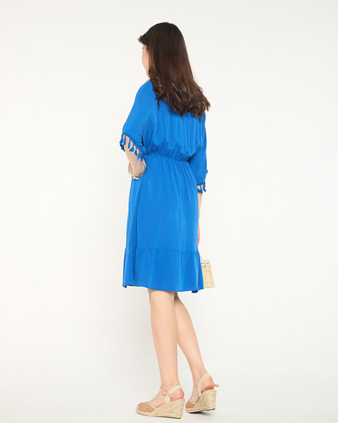Kobaltowa krótka damska sukienka z falbankami i frędzelkami - Odzież