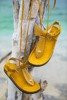 Musztardowe sandały japonki wiązane Celione - Obuwie