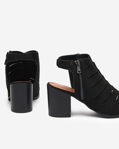OUTLET Sandały damskie z wycięciami w kolorze czarnym Athief- Obuwie