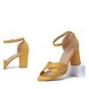 OUTLET Sandały na słupku w kolorze żółtym Sarina - Obuwie