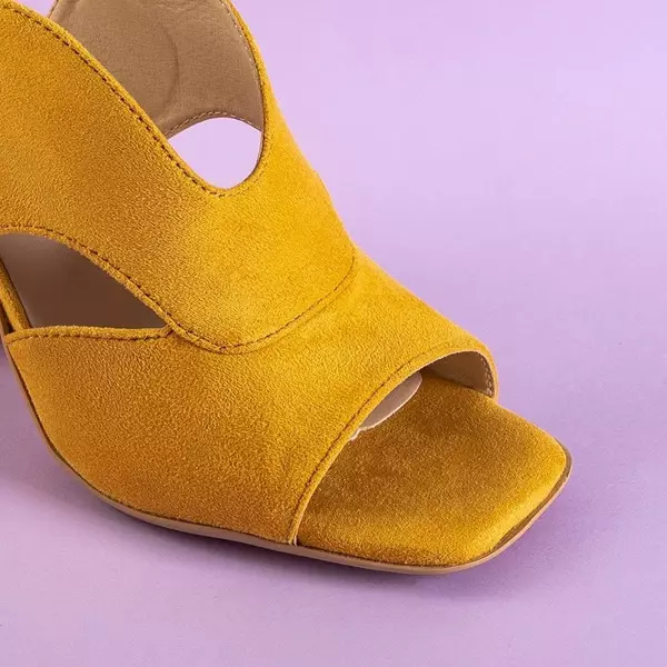 OUTLET Żółte damskie sandały na słupku Biserka - Obuwie