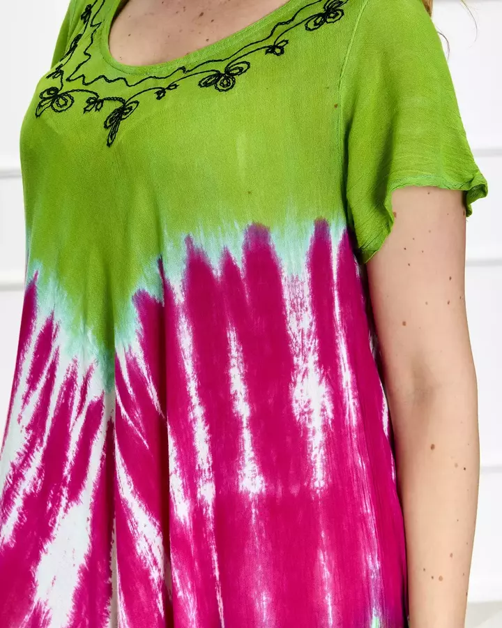 Royalfashion Zielona narzutka typu sukienka z kolorowym printem i haftem 