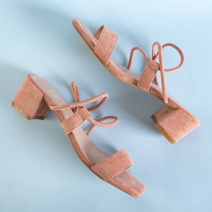 Różowe sandały damskie na niskim słupku Penelori - Obuwie