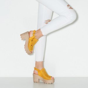 Żółte damskie ażurowe sandały na słupku Norisa - Obuwie