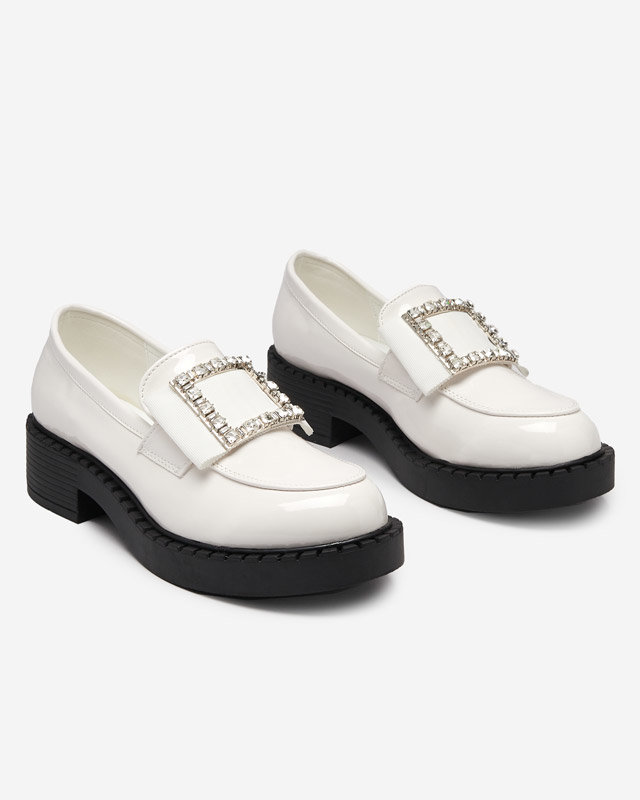 OUTLET Білі лаковані туфлі з пряжкою Fogim - Взуття