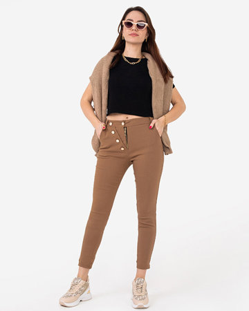 Жіночі світло-коричневі штани з тканини з декоративними гудзиками - Одяг