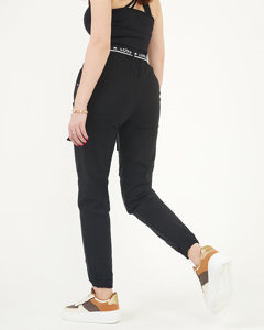 Чорні жіночі штани карго з кишенями