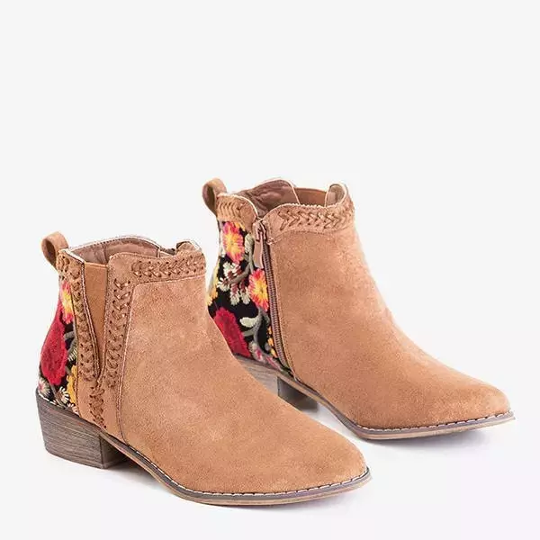 OUTLET Коричневі жіночі чоботи з декоративною вишивкою Hastieli - Туфлі